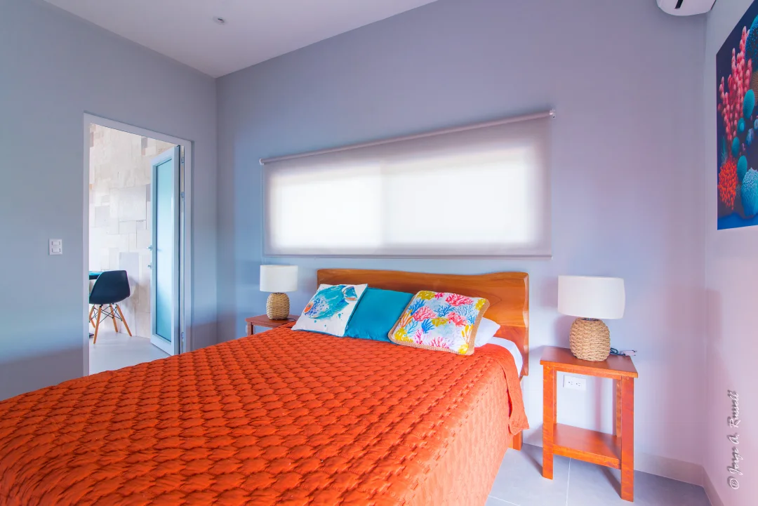 Corals Mantas · bedroom beside the window